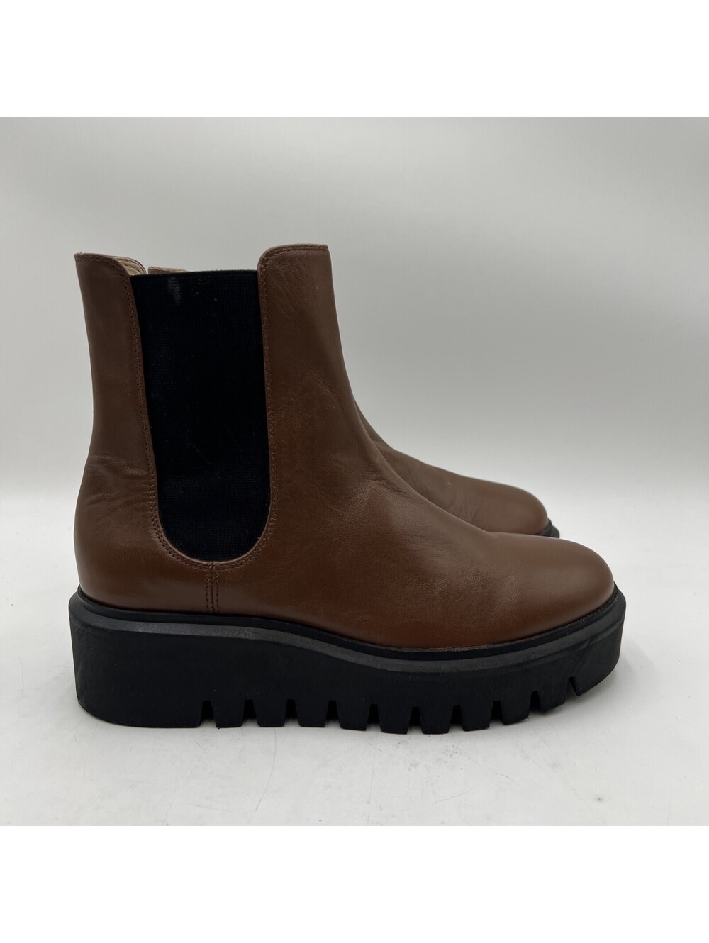 Women’s Stuart Weitzman Chalet Lug Brown Leather Chelsea Boot Size 5.5B